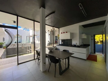 5 Bedroom Villa
