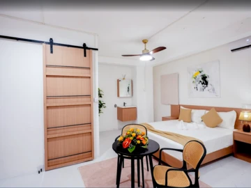 8 Bedroom Apartment