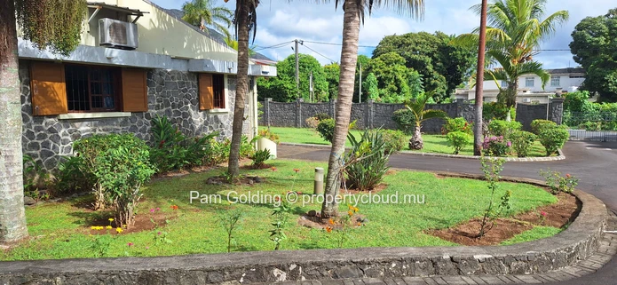 Exceptional Multi-Building Estate for Sale – Avenue Ollier, Quatre Bornes (Sole Mandate)