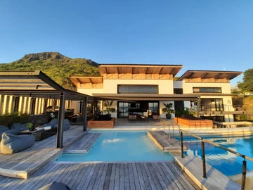6 Bedroom Villa