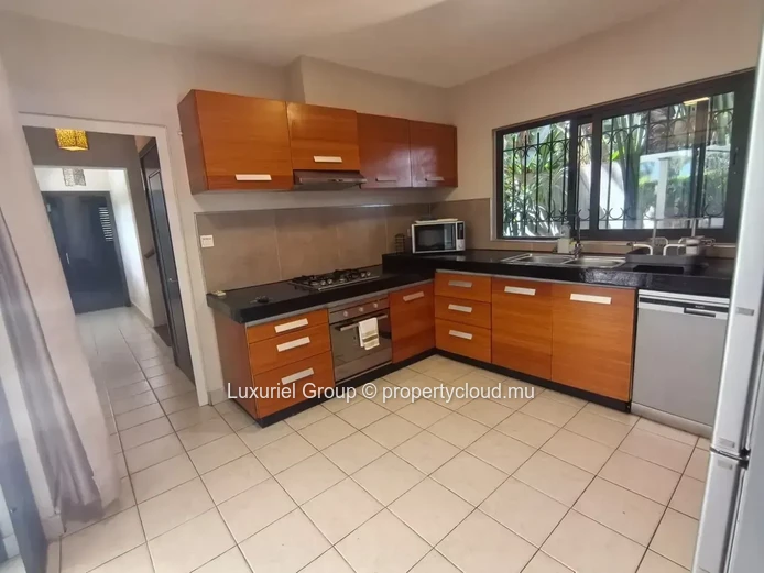 Contemporary Villa for Rent-Large Garden and Modern Comfort