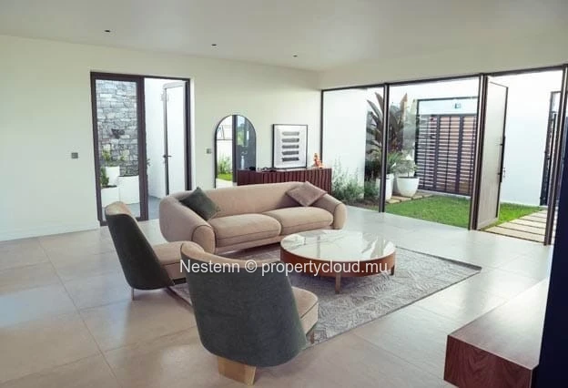 285 m2 villa on 1000 m2 of garden in the heart of nature