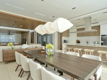 6 Bedroom Villa