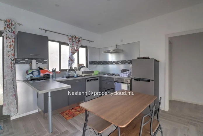 Villa moderne de plain-pied avec 3 chambres à proximité des commodités.