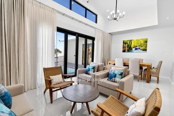Villa De Prestige À Vendre – Péreybère