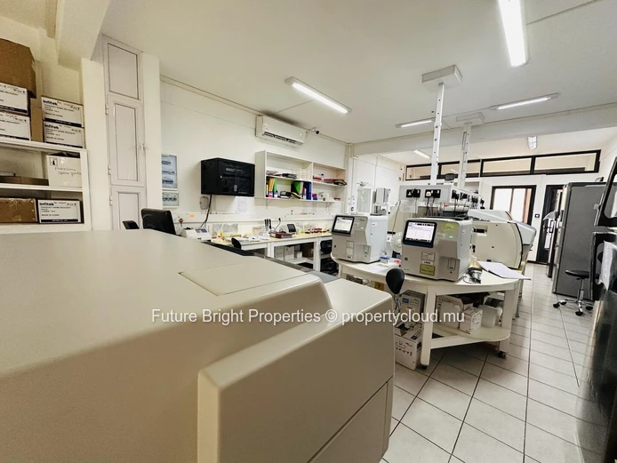 Espace Commercial à Vendre  Au Cœur de Beau Bassin