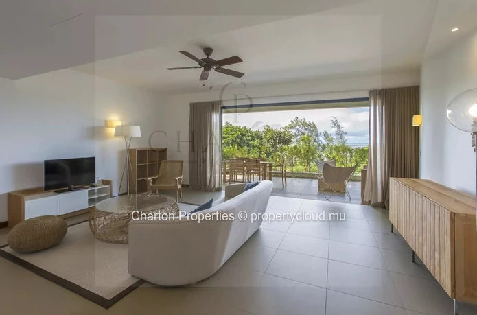 Prestige apartment with sea view on the North-East coast