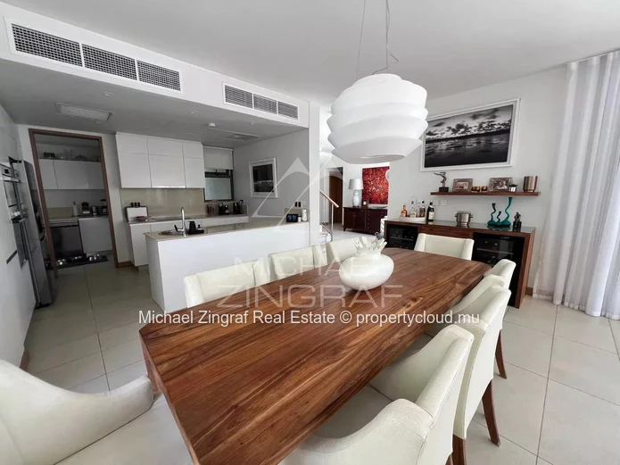 Exceptional 4 bedrooms villa on Golf Estate
