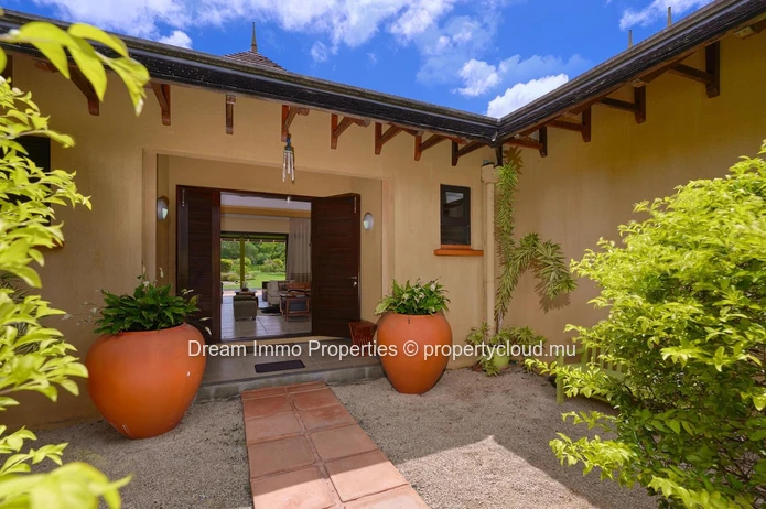 Spacious Tropical Villa On A Huge Land With Mountain Views & Sea Access At Tamarina Golf Resort - Mauritius