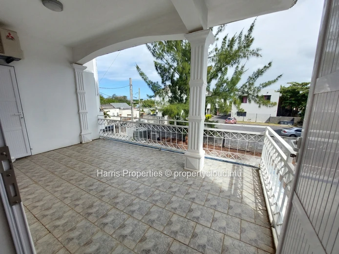 Bel appartement meublé et entièrement rénové à vendre à Pereybere