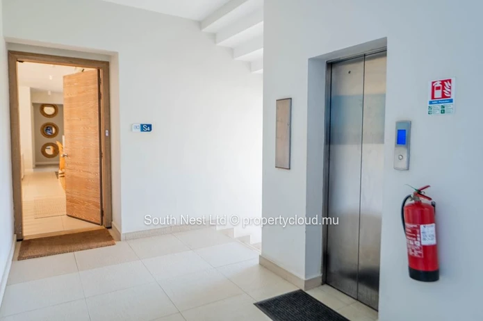 Penthouse de Luxe avec Accès Privé à la Baie de Merville