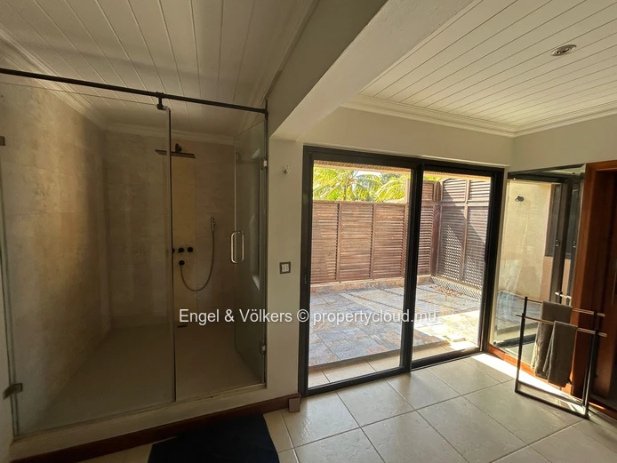 For Rent – Spacious 3-Bedroom Villa with Private Pool in a Secure Residence, Pereybere
