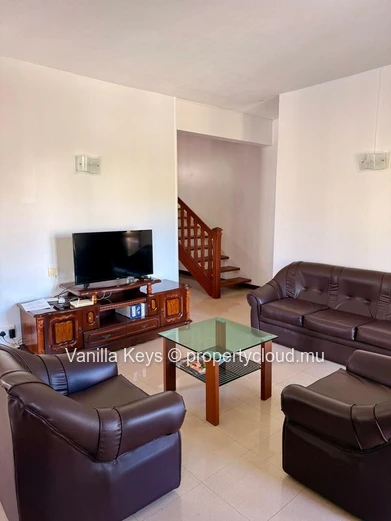 Spacious 4-Bedroom Apartment with Sea Views – Flic en Flac