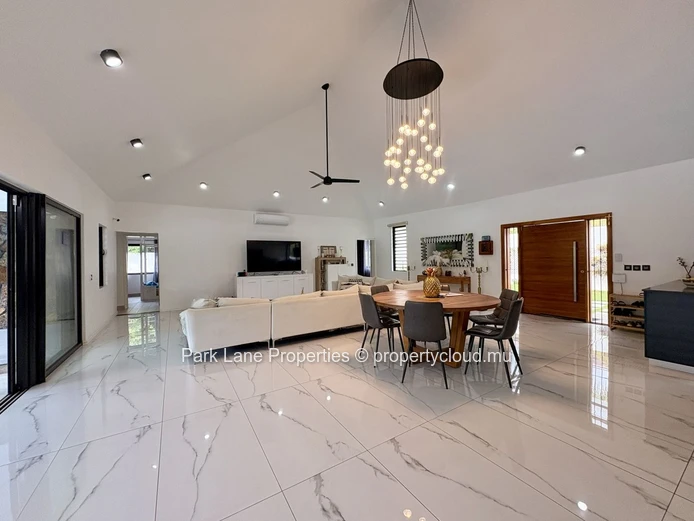 Modern Luxury Villa with Mountain Views and Private Pool in Tamarin