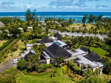 For sale in Bel Ombre, Mauritius, Balinese style villa with access to the beach and 5* hotel service