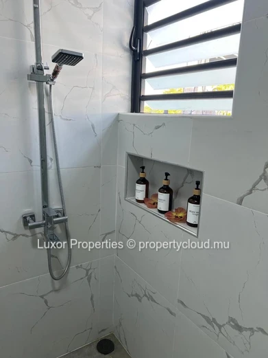 À Louer | Spacieux Appartement Sécurisé De 3 Chambres À Albion
