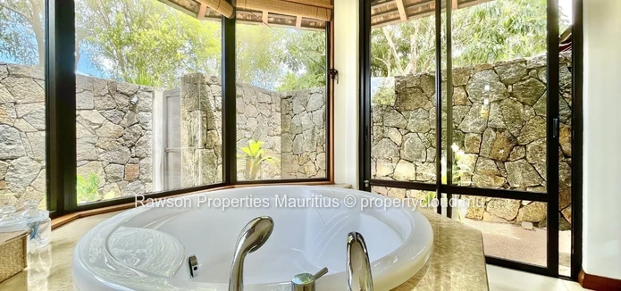 4 Bedroom Villa For Sale in Tamarin