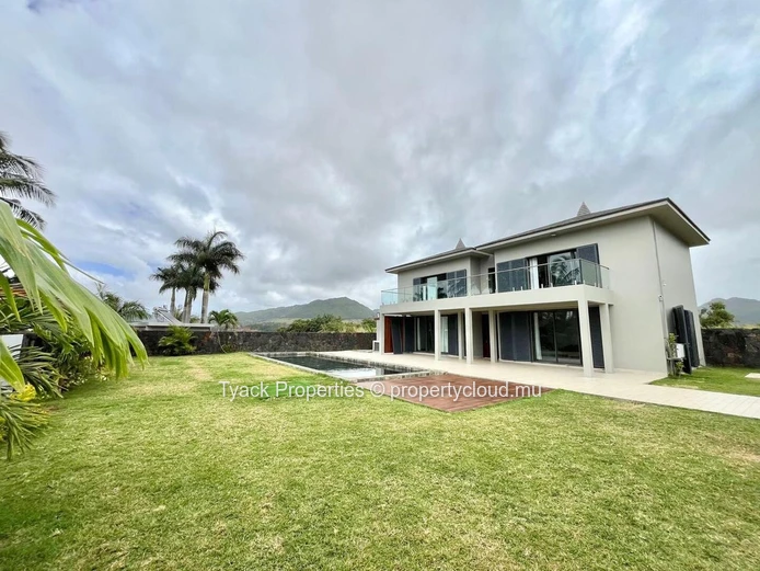 Villa élégante de 4 chambres avec vue mer à Vieux Grand Port