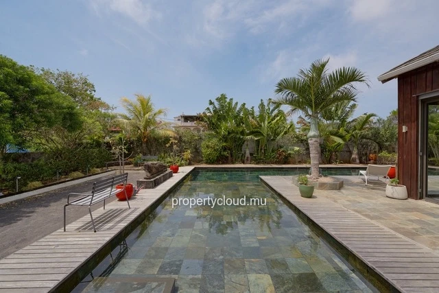 A vendre magnifique villa dans une residence accessible aux etrangers à Pereybere.