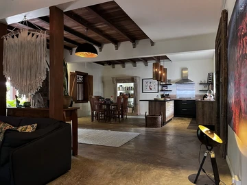 6 Bedroom House