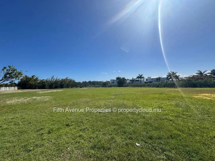 EBENE - Residential plot of land 6325m2 Au Bout du monde