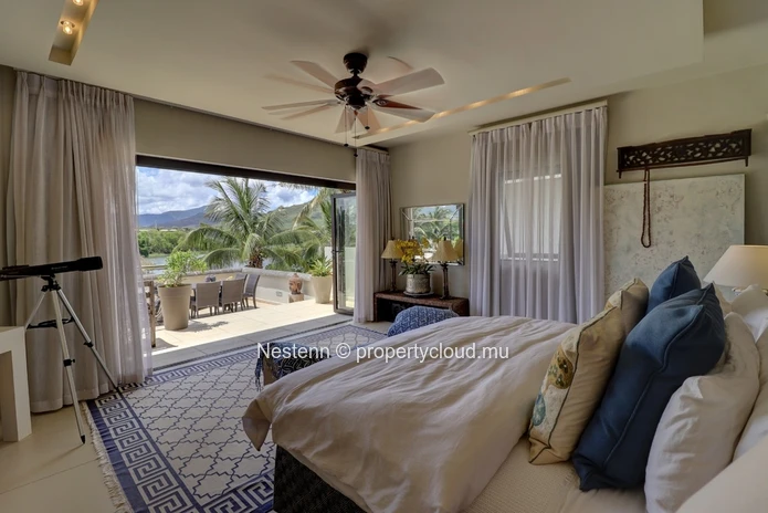 Furnished 4-bed duplex with river and mountain views, and close to the beach
