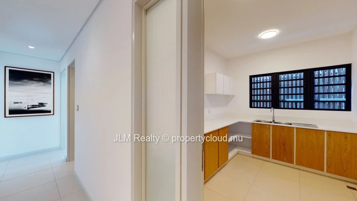 À louer – Appartement 3 chambres en suite en bord de rivière à Rivière Noire, Île Maurice