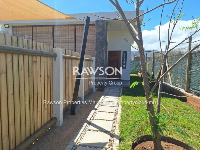 Newly House with 100% Solar Photovoltaic System for Rent in Tamarin
