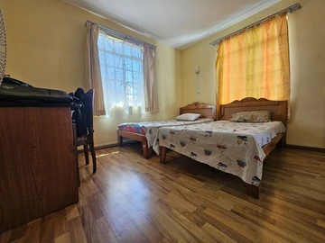 6 Bedroom House