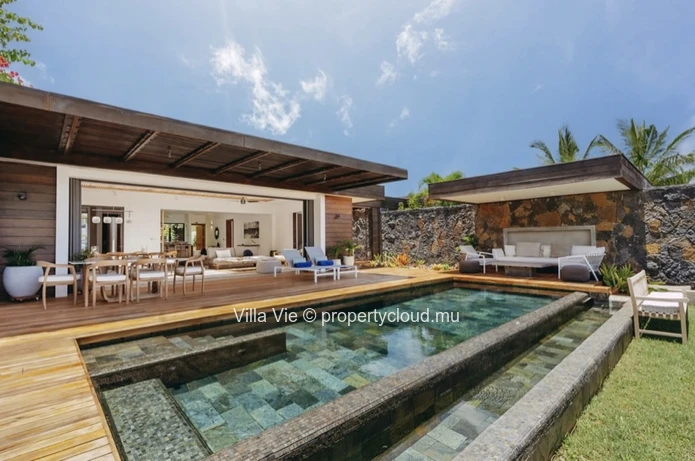 Cap Malheureux - Superb contemporary 3 bedroom villa on the beachfront