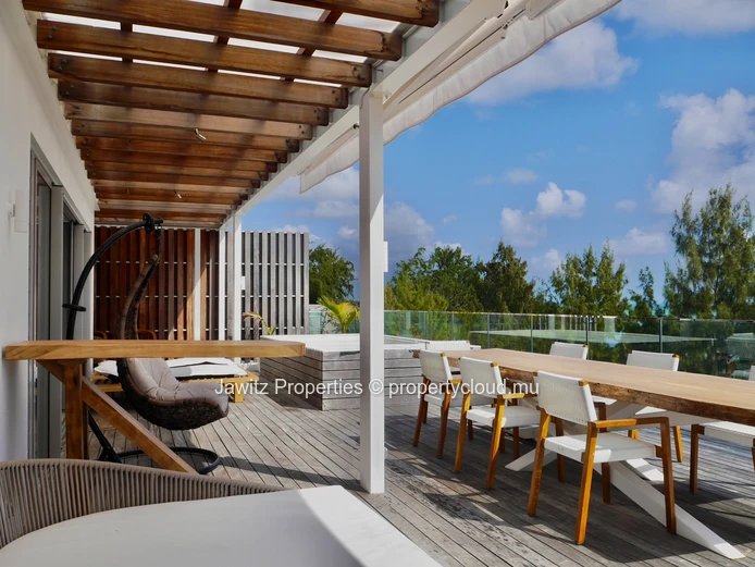 Beachfront Penthouse Grand Gaube - 3 bedrooms - 200sqm | Rs 180,000