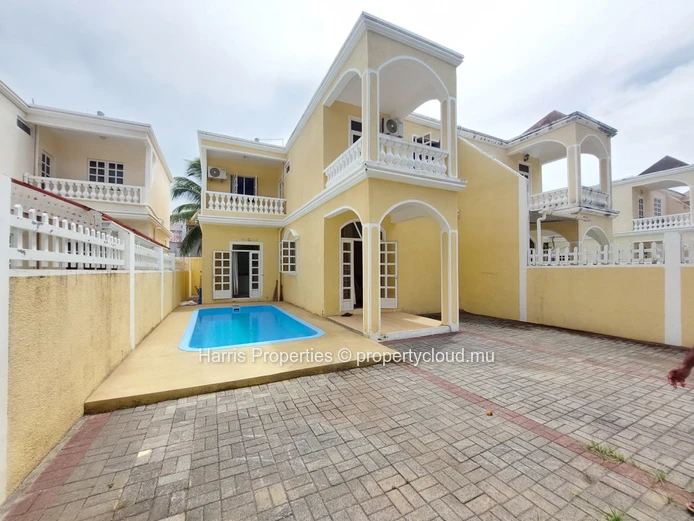 Charming Individual House for Rent in a Secure Residential Complex in Pereybere