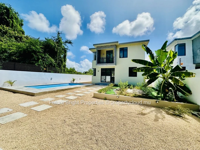 Duplex De Luxe Neuf À Vendre À Grand Gaube – Piscine Privée, Maison Connectée & Proximité De La Plage