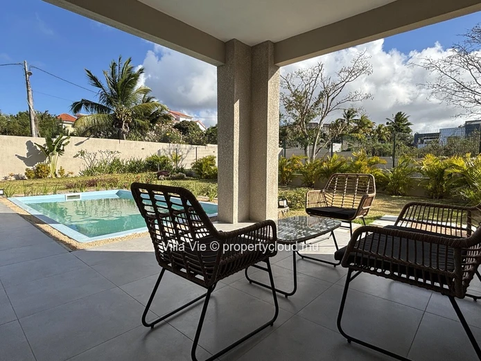 Calodyne - New 3-bedroom house with swimming pool and garden