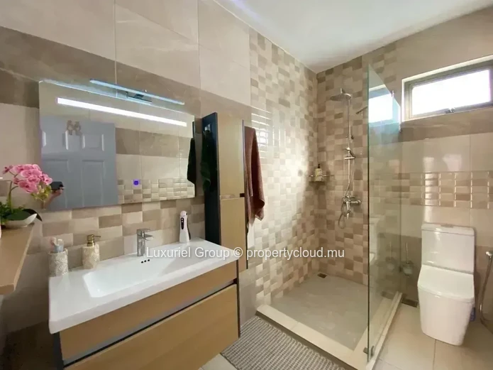 Your Private Oasis in Pereybère – Modern Villa with Pool and Garden