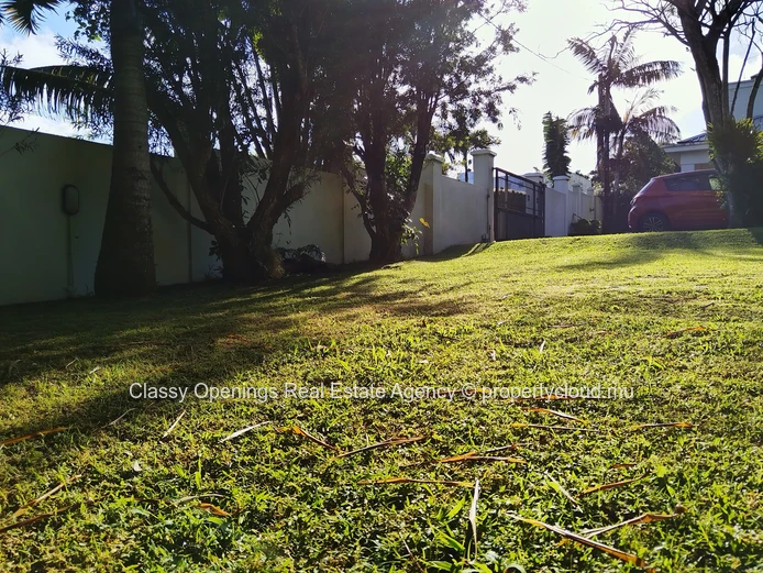 For sale  a beautiful house of 4 bedroom situated at Floreal.
