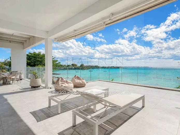 Penthouse d’exception pieds dans l’eau à Péreybère