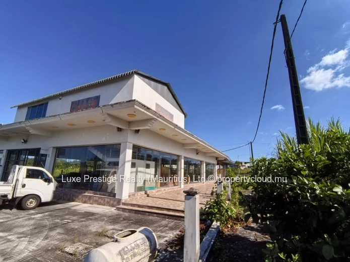 Immeuble Commercial de Premier Choix à Louer à Rose Belle | Visibilité Exceptionnelle depuis l’Autoroute | Idéal pour...