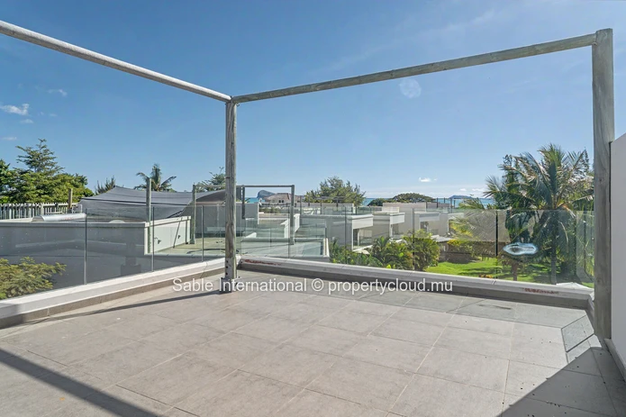 Furnished 3-Bedroom Duplex for Rent in Calodyne, 220m²