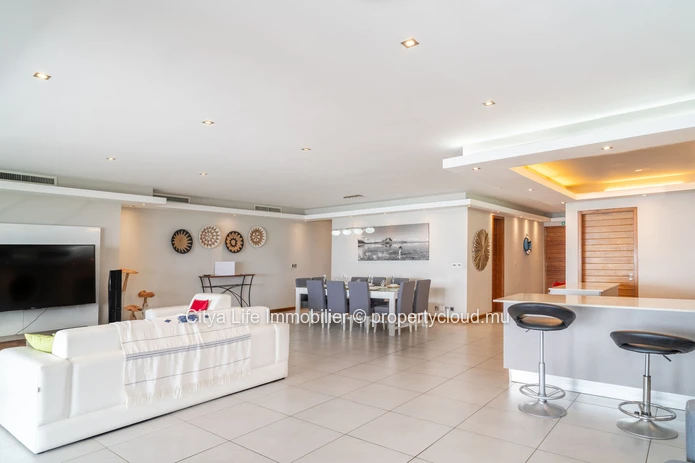 Penthouse meublé de 3 chambres avec piscine à Pointe aux Biches