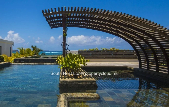 Seafront penthouse with an incredible view