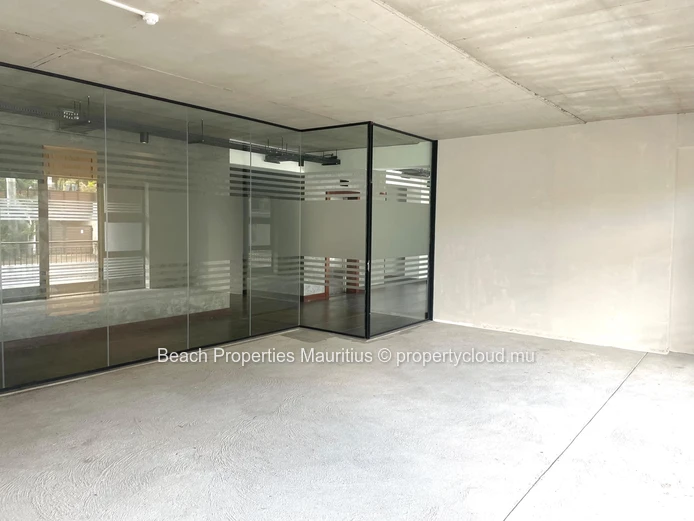54 m² Core & Shell Office for Rent | Balcony, Mountain View, Tamarin