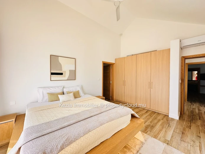 Contemporary Villa With High-End Amenities
