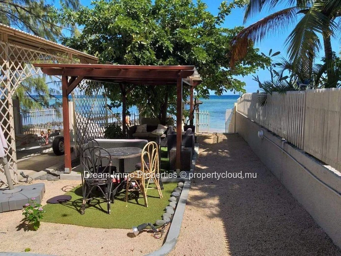 Beachfront! Huge Residential Land On The Sea In Tamarin – Mauritius