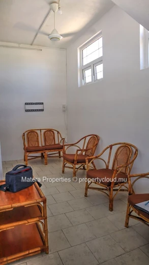À 1 minute à pied de la plage de Flic en Flac - appartement de 2 chambres - idéal pour un investissement immobilier.