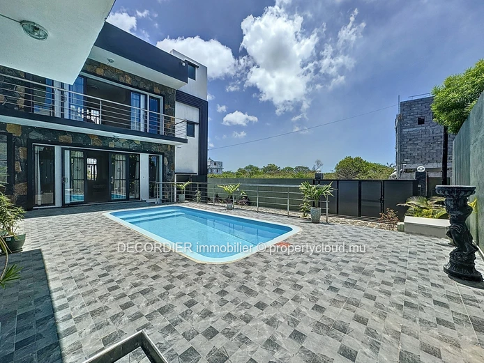 Appartement avec piscine commune