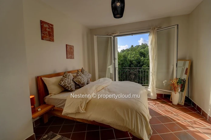 Duplex contemporain 2 chambres dans une résidence sécurisée au bord du lac