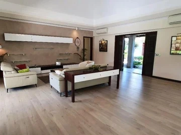 5 Bedroom Villa