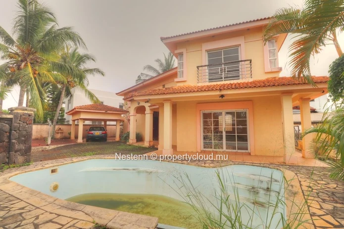 Opportunité Rare à Cap Malheureux : Villa Familiale de 200 m² avec Piscine 