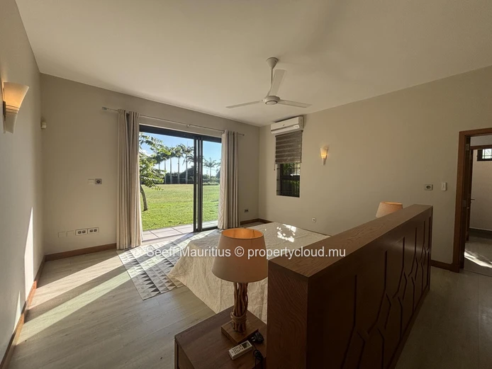 Magnifique Maison Familiale avec de Vastes Espaces de Vie Extérieurs.